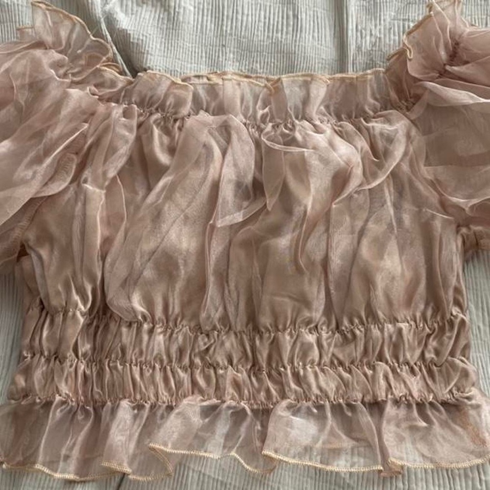 Miss Lola puff crop top. Never worn.